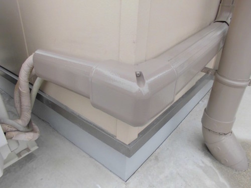 台風で破損したエアコン配管カバーの修理 大阪市平野区 大阪の防水工事 外壁補修 塗装 シーリング工事なら防水市場